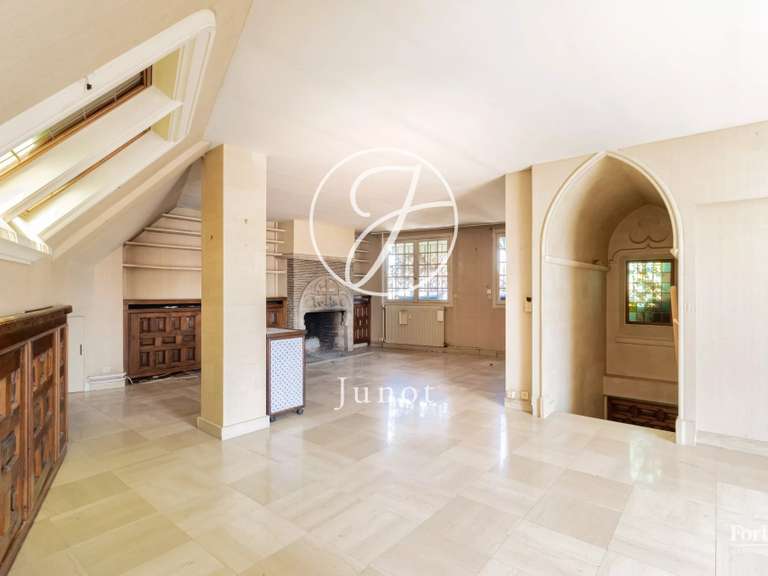 Appartement Paris 18e - 3 chambres - 145m²