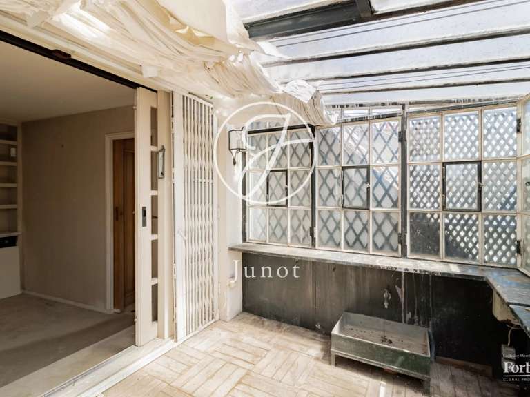 Appartement Paris 18e - 3 chambres - 145m²