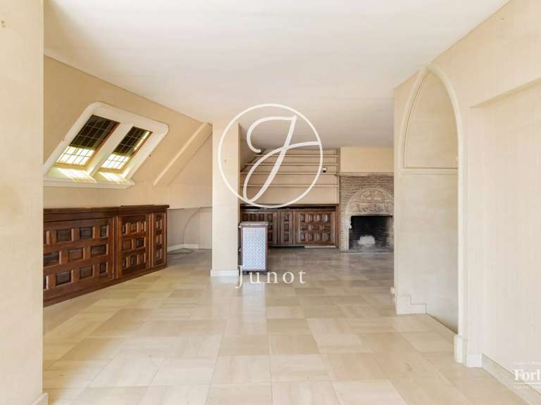 Appartement Paris 18e - 3 chambres - 145m²