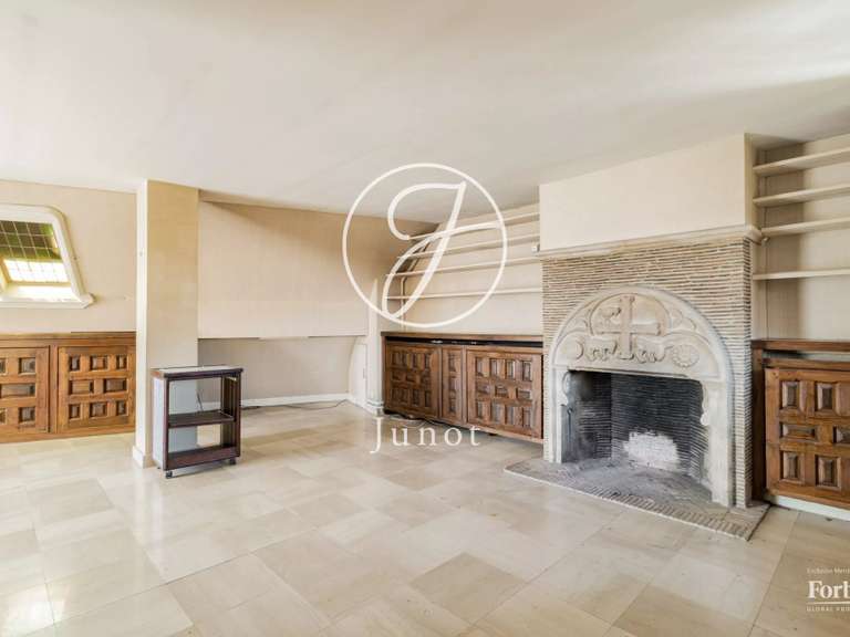 Appartement Paris 18e - 3 chambres - 145m²
