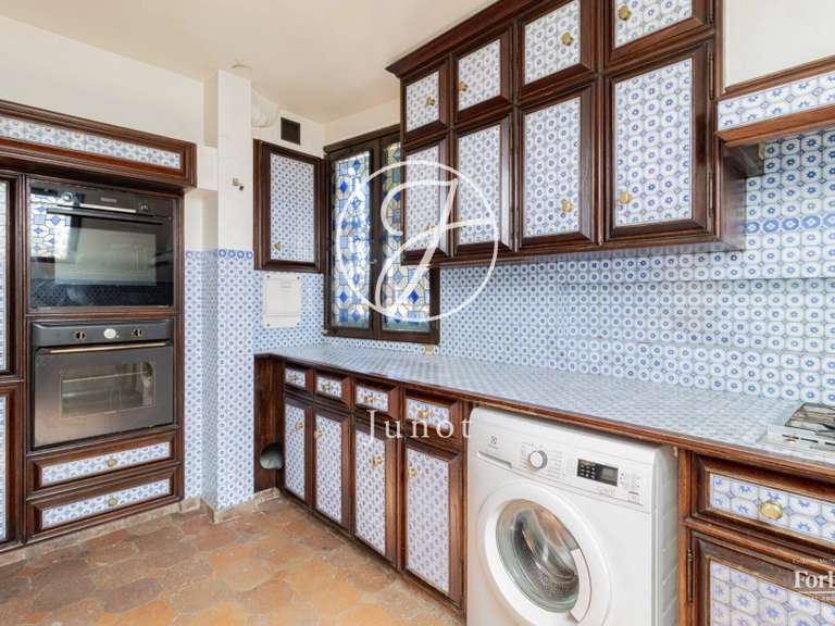 Appartement Paris 18e - 3 chambres - 145m²