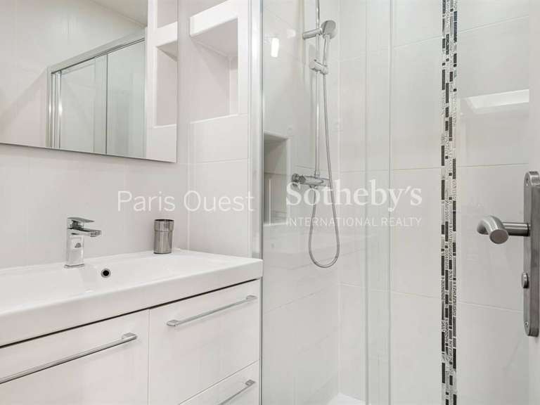Apartment Paris 18e - 7 bedrooms - 322m²
