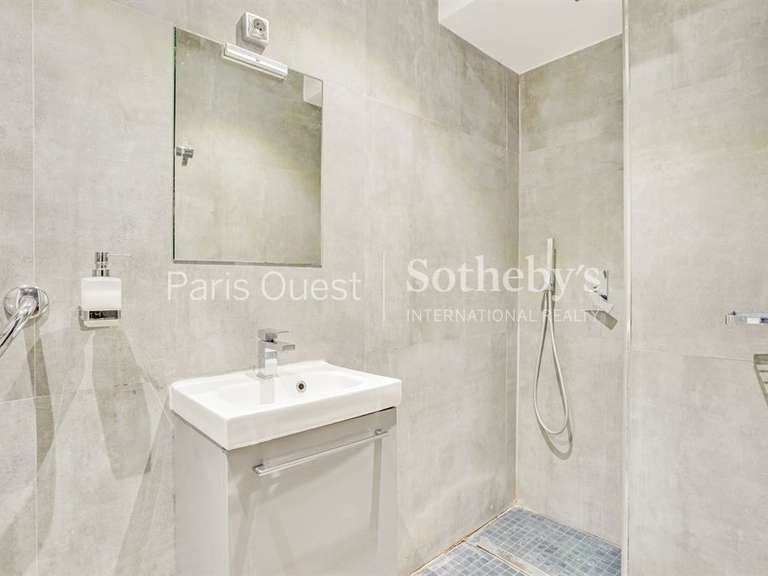 Apartment Paris 18e - 7 bedrooms - 322m²