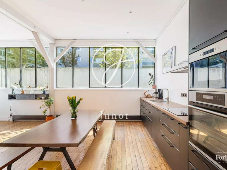 Appartement Paris 18e - 2 chambres - 79m²
