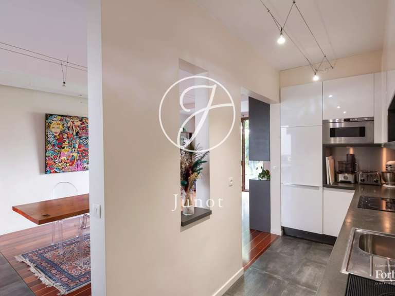 Appartement Paris 18e - 2 chambres - 141m²