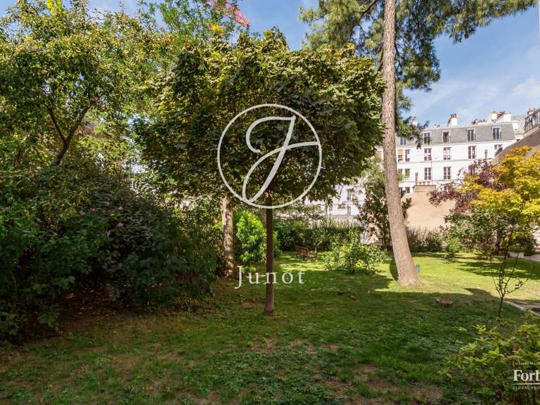 Appartement Paris 18e - 2 chambres - 141m²