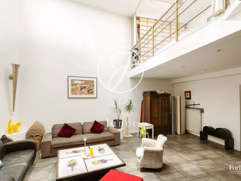 Appartement Paris 18e - 2 chambres - 141m²