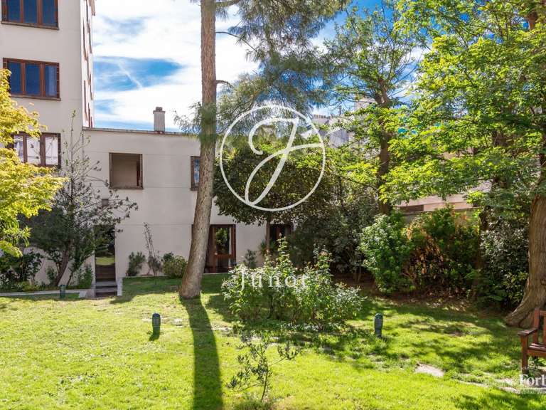 Appartement Paris 18e - 2 chambres - 141m²