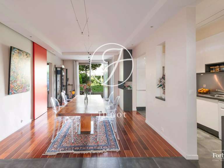 Appartement Paris 18e - 2 chambres - 141m²