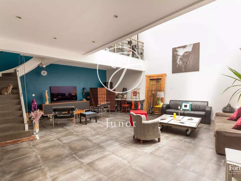 Appartement Paris 18e - 2 chambres - 141m²