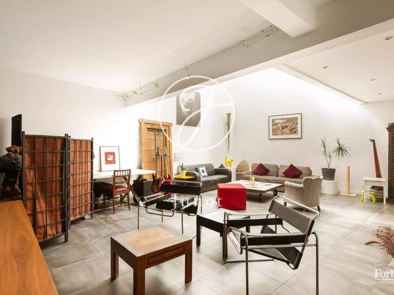 Appartement Paris 18e - 2 chambres - 141m²