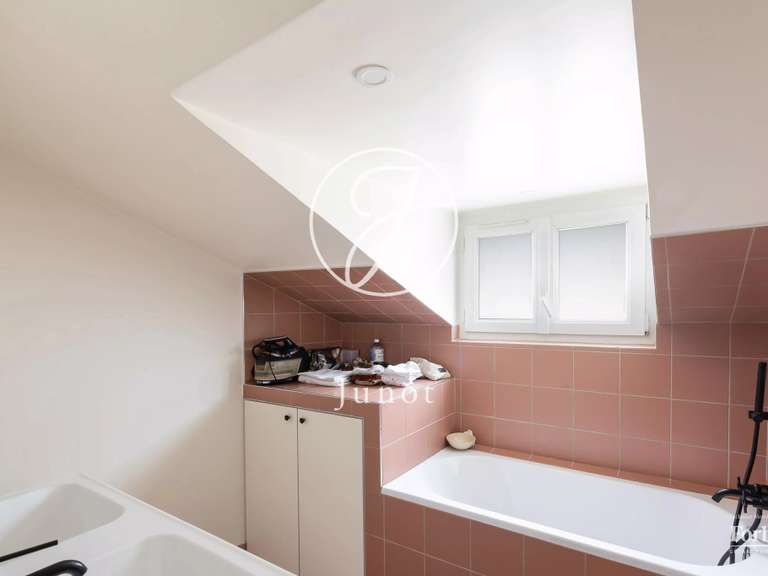 Appartement Paris 18e - 3 chambres - 129m²