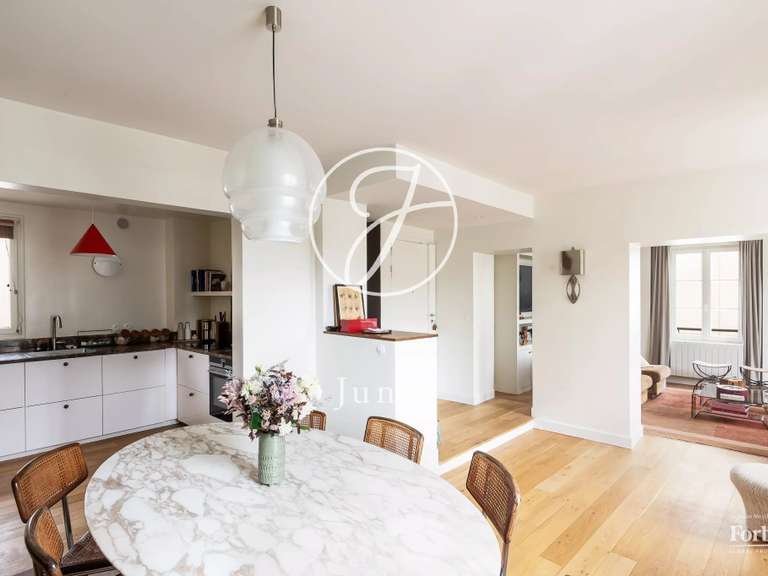 Appartement Paris 18e - 3 chambres - 129m²