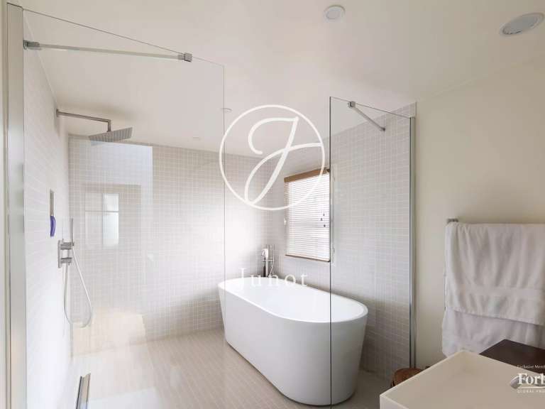 Appartement Paris 18e - 3 chambres - 129m²