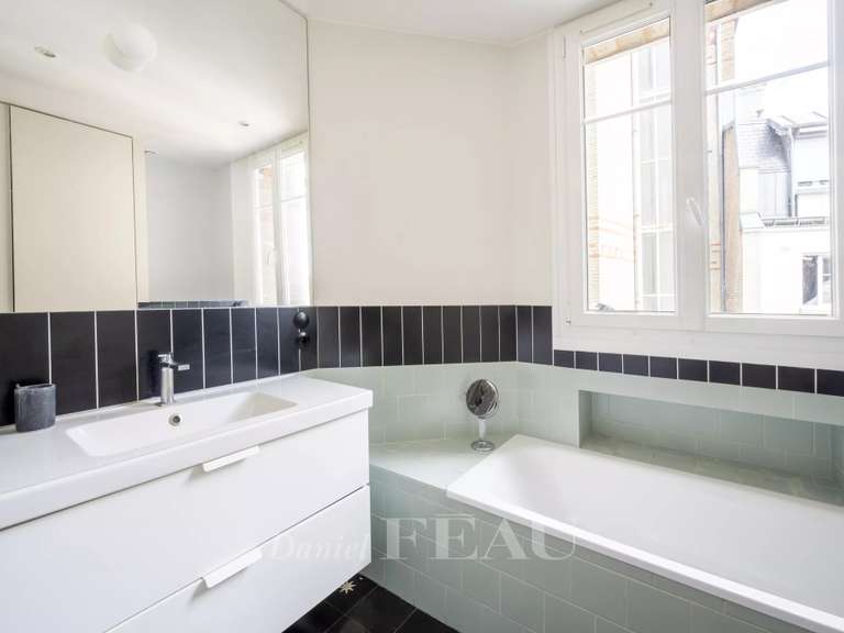 Appartement Paris 18e - 3 chambres - 110m²
