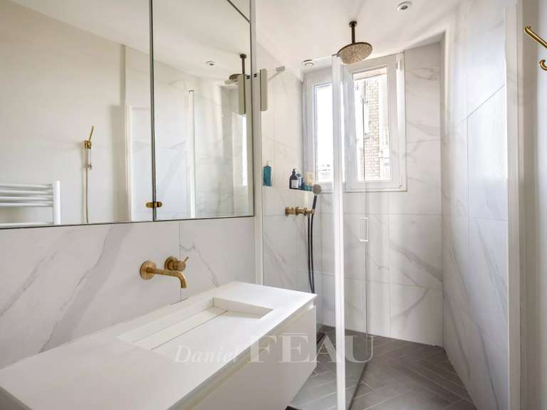 Appartement Paris 18e - 3 chambres - 110m²