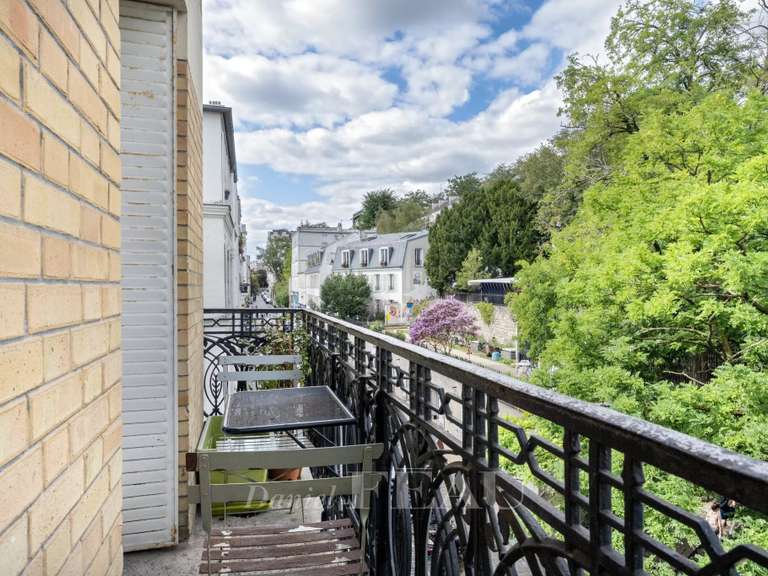 Appartement Paris 18e - 3 chambres - 110m²