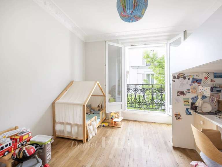Appartement Paris 18e - 3 chambres - 110m²