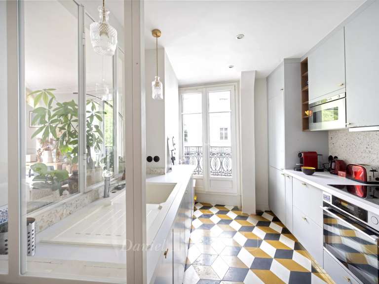 Appartement Paris 18e - 3 chambres - 110m²