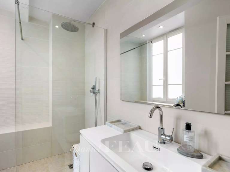 Appartement Paris 18e - 1 chambre - 62m²