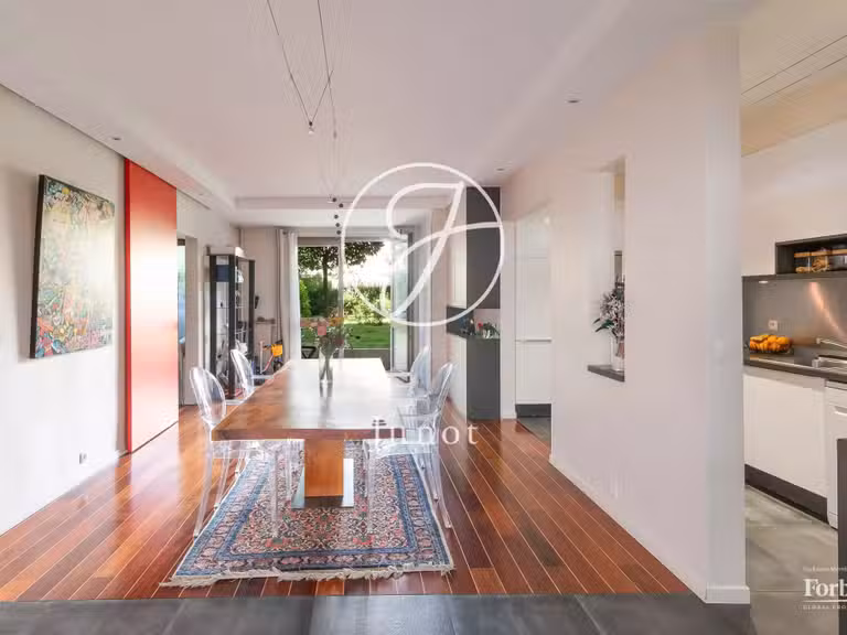 Appartement Paris 18e - 2 chambres - 141m²