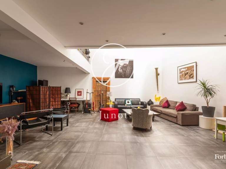 Appartement Paris 18e - 2 chambres - 141m²