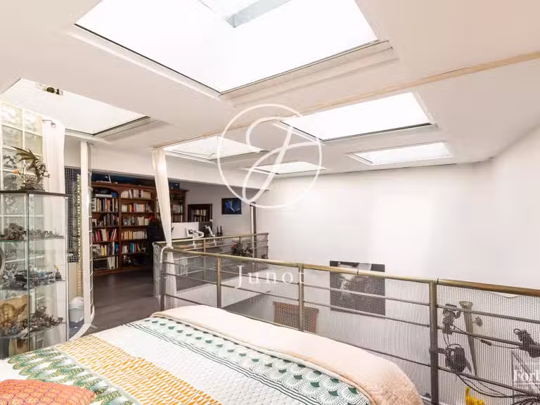 Appartement Paris 18e - 2 chambres - 141m²