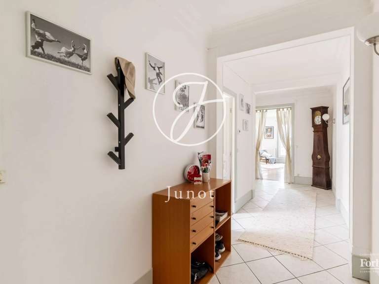 Appartement Paris 18e - 4 chambres - 114m²
