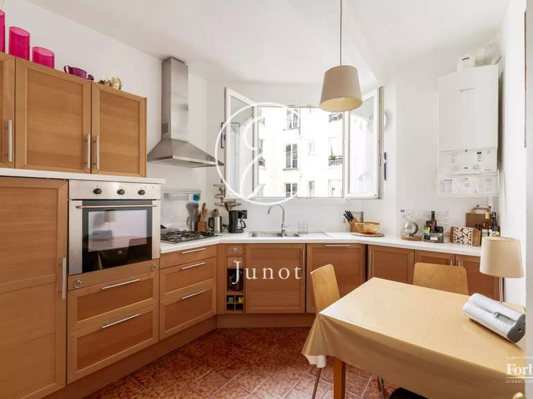 Appartement Paris 18e - 4 chambres - 114m²