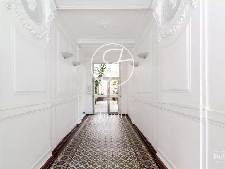 Appartement Paris 18e - 4 chambres - 114m²