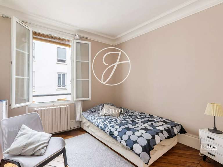 Appartement Paris 18e - 4 chambres - 114m²
