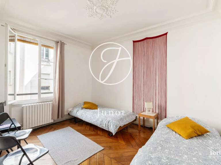 Appartement Paris 18e - 4 chambres - 114m²