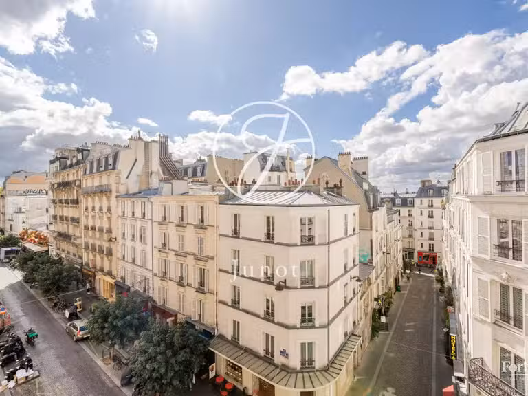 Appartement Paris 18e - 4 chambres - 114m²