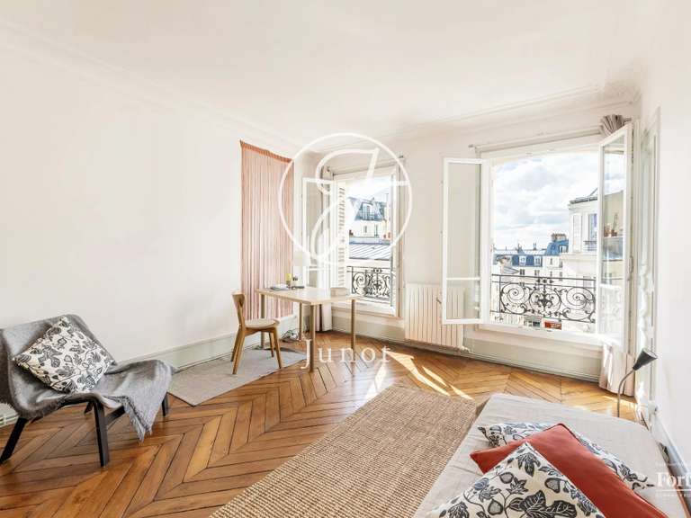 Appartement Paris 18e - 4 chambres - 114m²