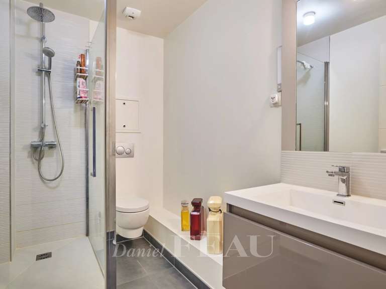 Appartement Paris 18e - 2 chambres - 83m²