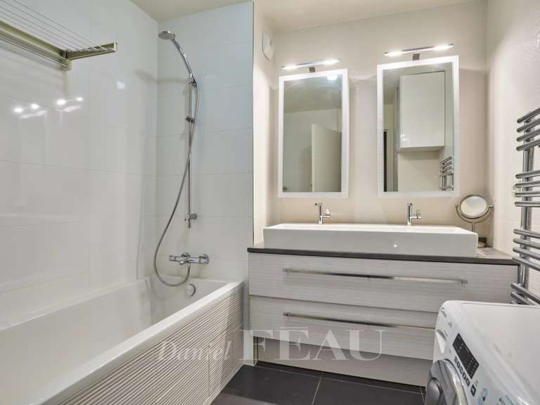 Appartement Paris 18e - 2 chambres - 83m²