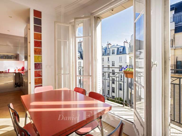 Appartement Paris 18e - 2 chambres - 96m²