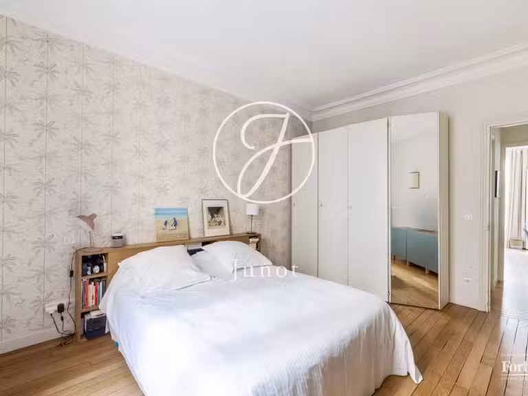 Appartement Paris 18e - 2 chambres - 100m²