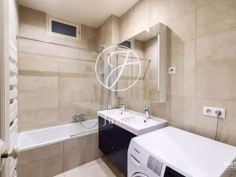 Appartement Paris 18e - 2 chambres - 100m²