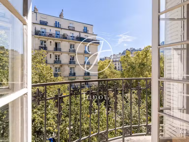 Appartement Paris 18e - 2 chambres - 100m²