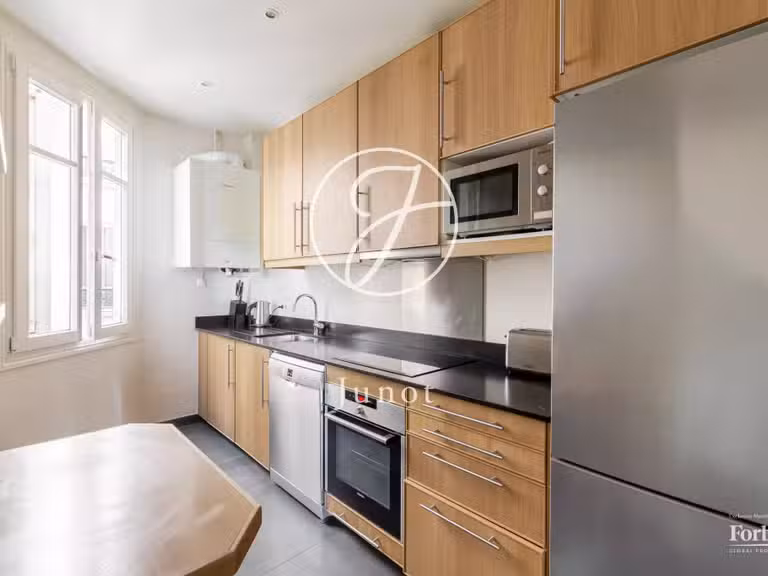 Appartement Paris 18e - 2 chambres - 100m²