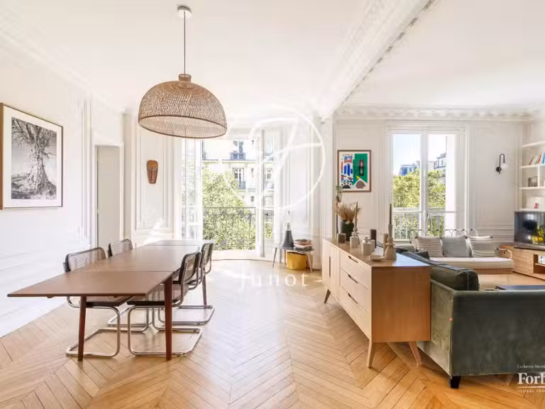 Appartement Paris 18e - 2 chambres - 100m²