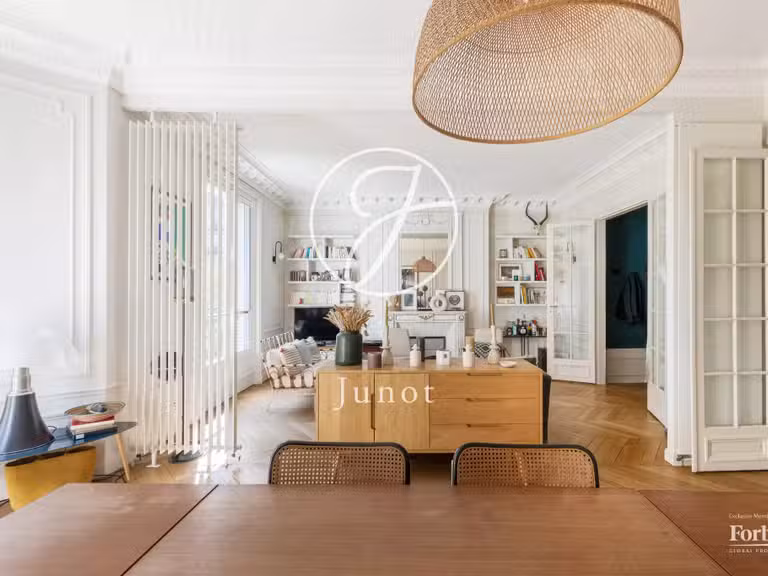 Appartement Paris 18e - 2 chambres - 100m²