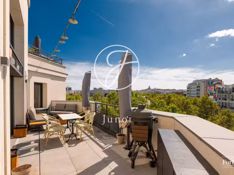 Appartement Paris 18e - 3 chambres - 122m²