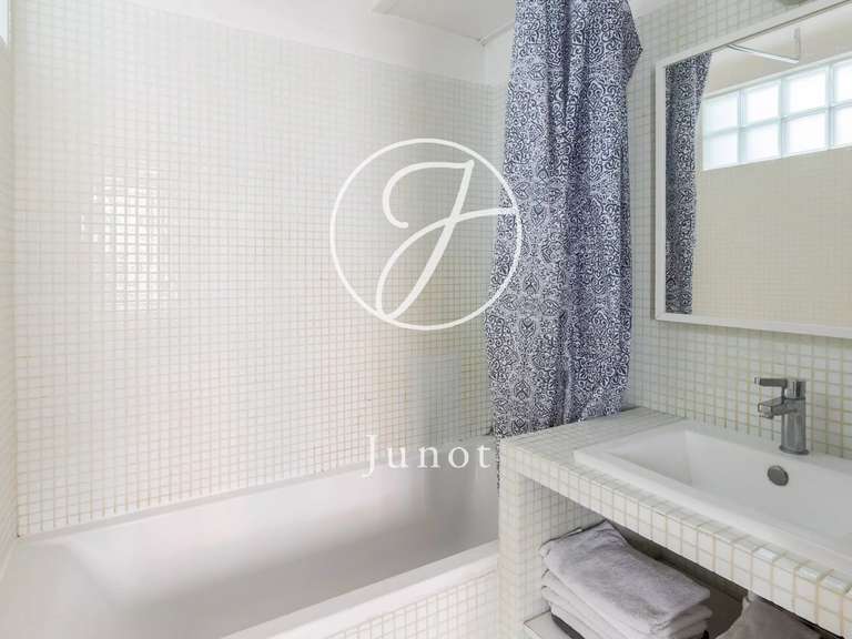 Appartement Paris 18e - 2 chambres - 72m²