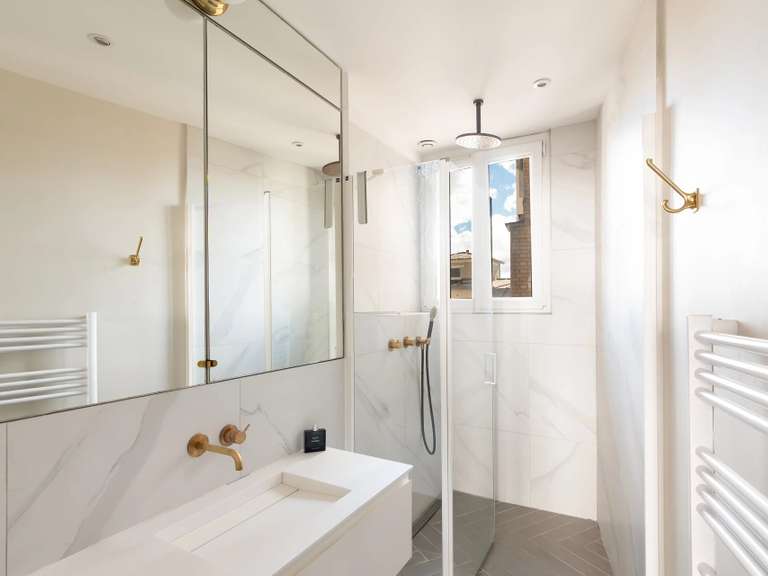 Appartement Paris 18e - 3 chambres - 110m²