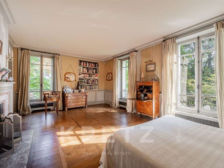 Hôtel particulier Paris 18e - 4 chambres - 390m²