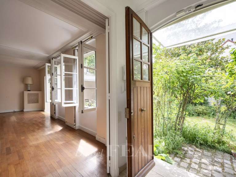 House Paris 18e - 3 bedrooms - 220m²