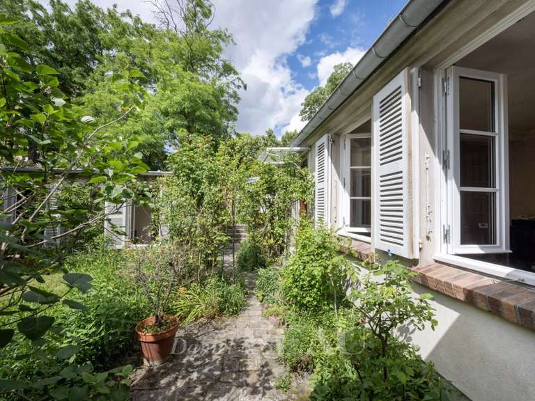 House Paris 18e - 3 bedrooms - 220m²