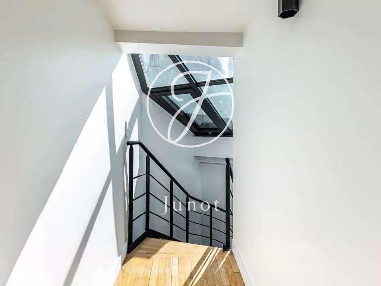 House Paris 18e - 3 bedrooms - 144m²